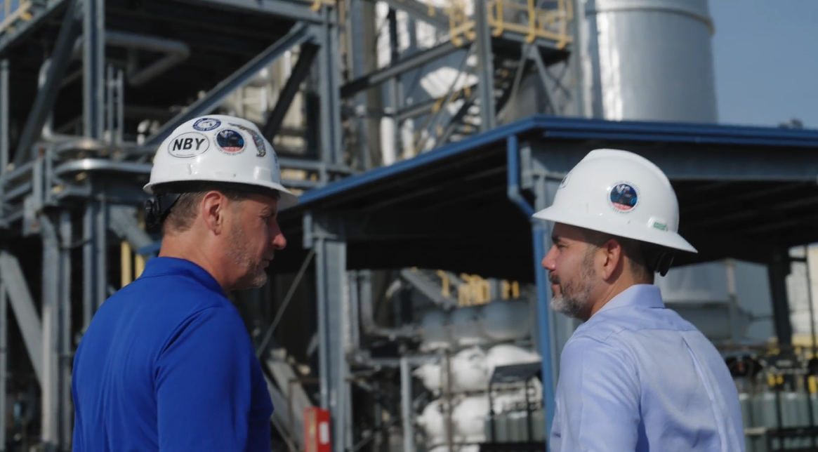 Jacob Williams (left) talks with Javier Cisneros of Fort Pierce Utilities Authority. Photo Courtesy Florida Municipal Power Authority.
