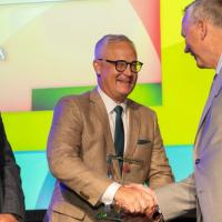 Colin Hansen receives the Alex Radin Award
