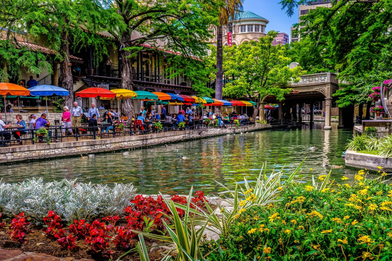 Marriott San Antonio River Walk river