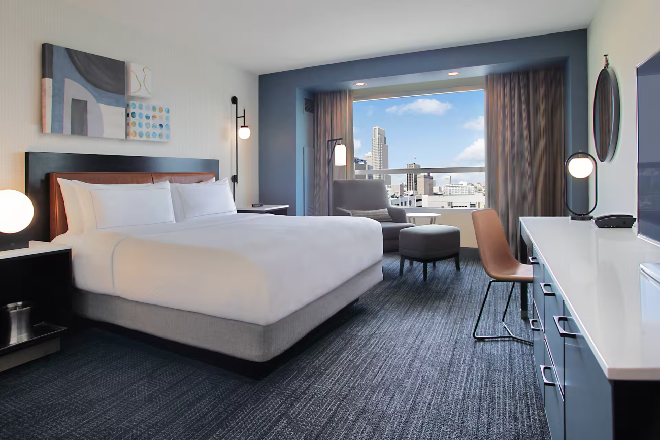 Hilton Omaha guestroom