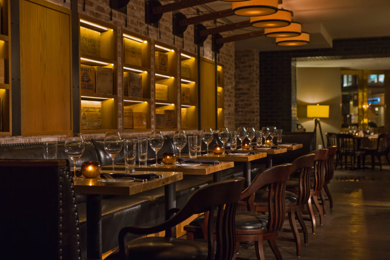 Mayflower Hotel bar and restaurant