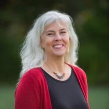 Lisa Stowe Headshot