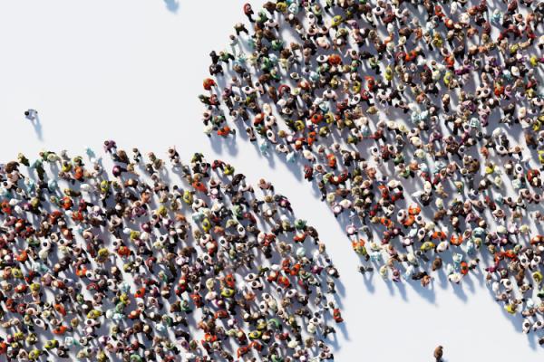 people in chat bubbles