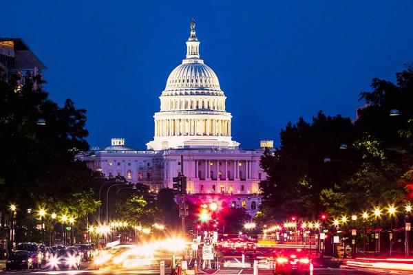 U.S. Capitol building at night