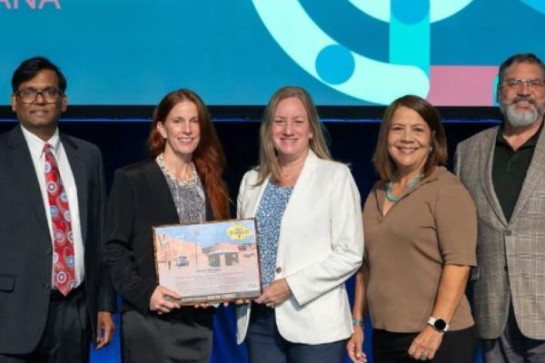 Scott Corwin presenting an award at the 2025 APPA National Conference