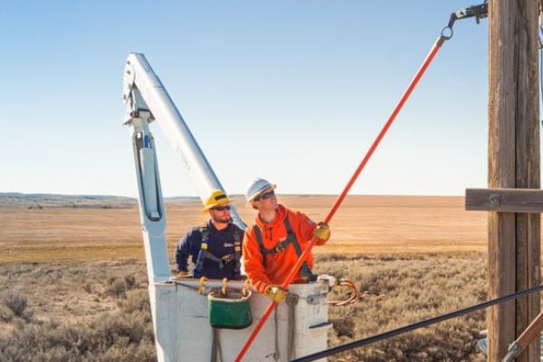 Grant COunty PUD crew at work. Photo by J. Craig Sweat 